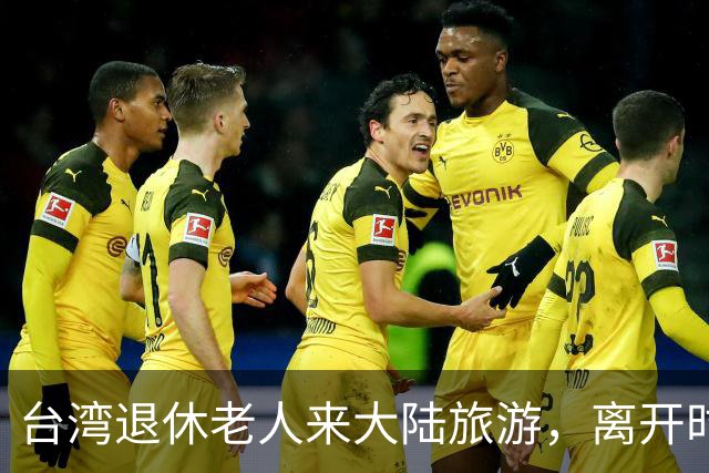 台湾退休老人来大陆旅游，离开时坦言：大陆的繁华远超我的想象